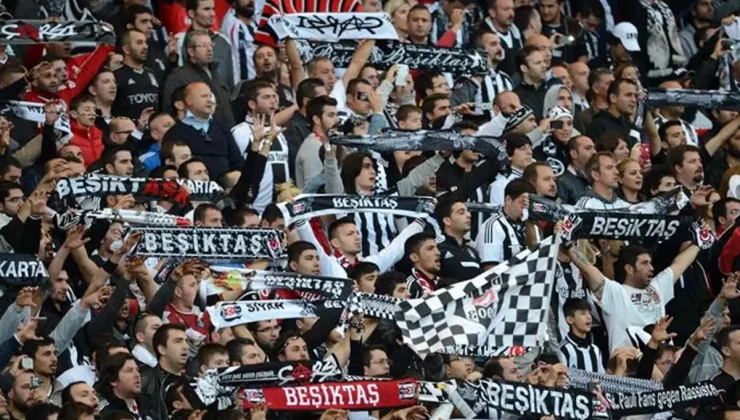 Beşiktaş tribünlerini ikiye bölen tezahürat