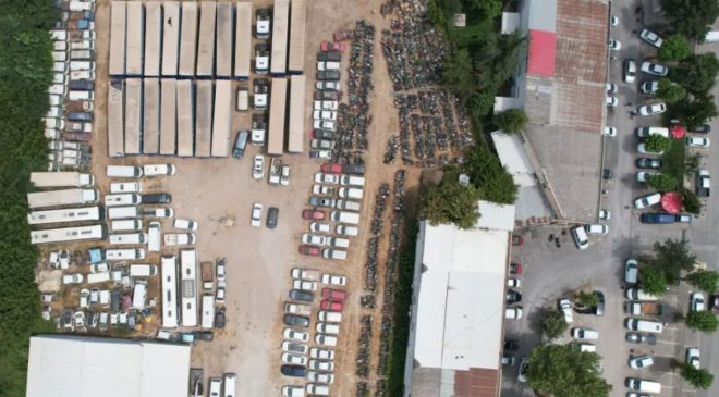 Yediemin otoparklarında bekleyen araçlar satışa çıkıyor