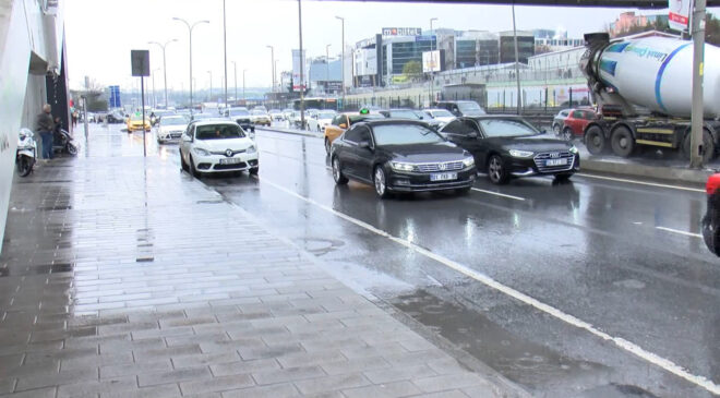 İstanbul’da yağmur etkisiyle trafik yoğunluğu arttı